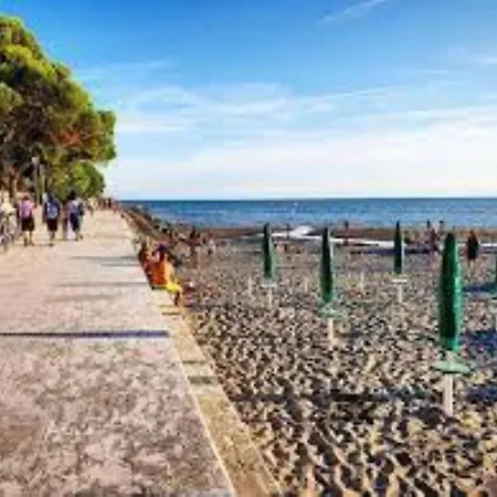 شقة Chic Retreat For Your Holidays In